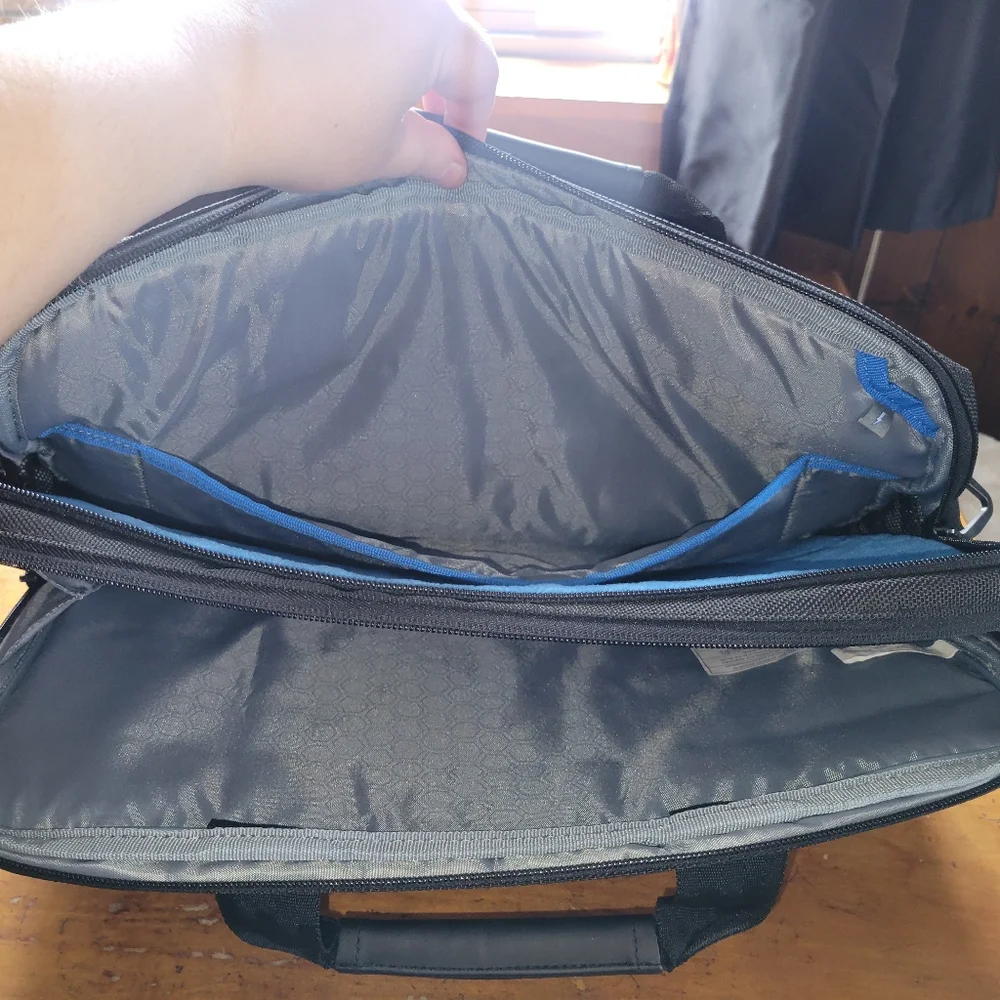 Dell 16x12 Inch Laptop Shoulder Bag New without tags